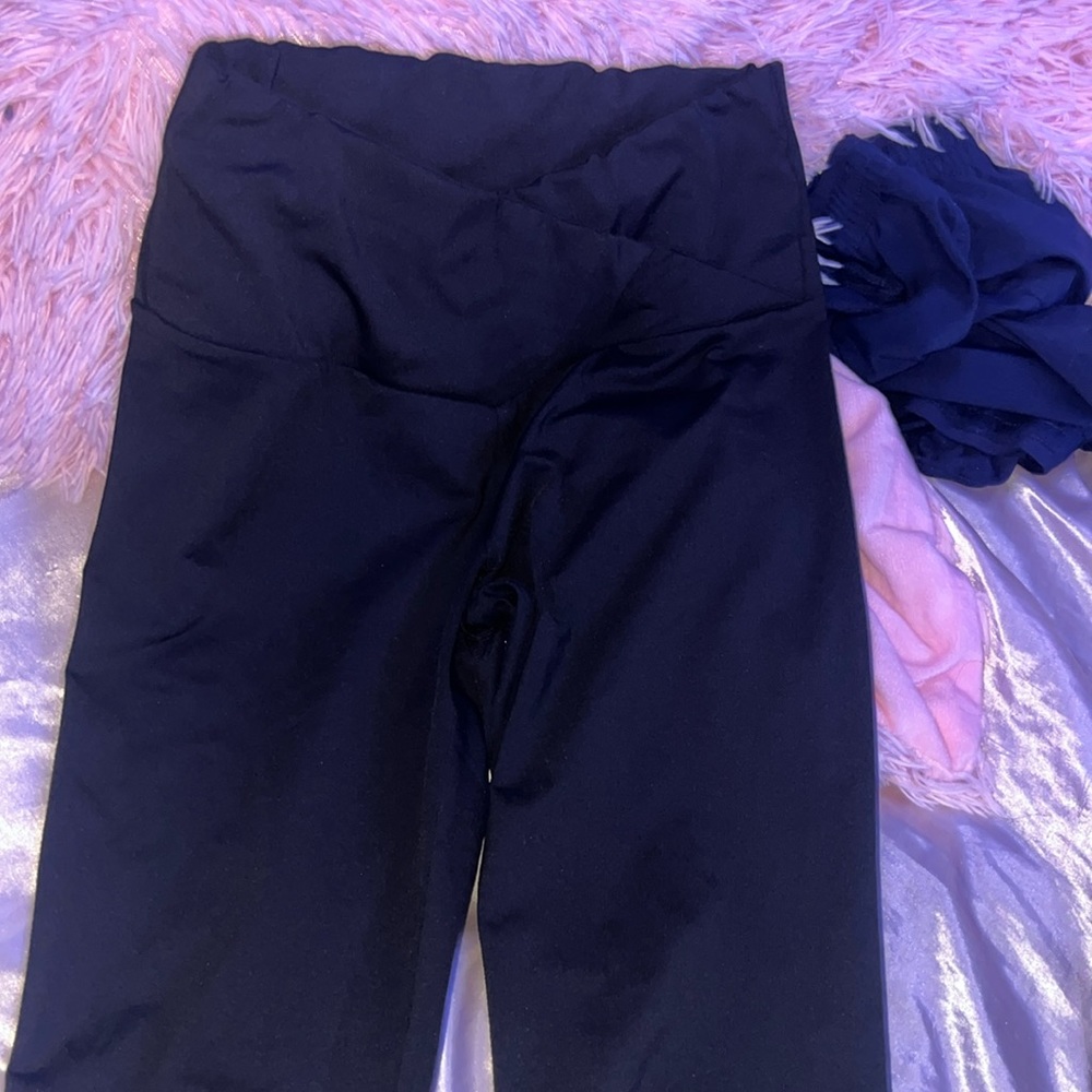 Crisscross waste band leggings